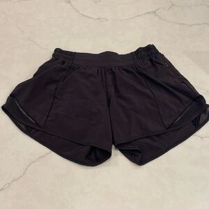 Lululemon hotty hot low-rise lined short 4”